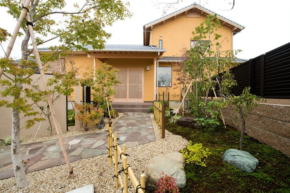 中庭を囲む和の家